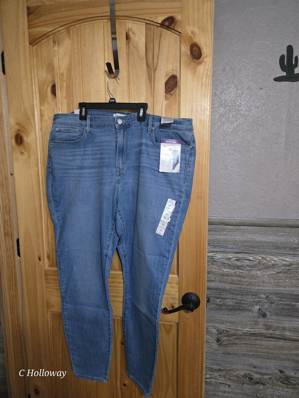 NWT Signature Levi Strauss Mid Rise Skinny Jeans Womens Size 22W